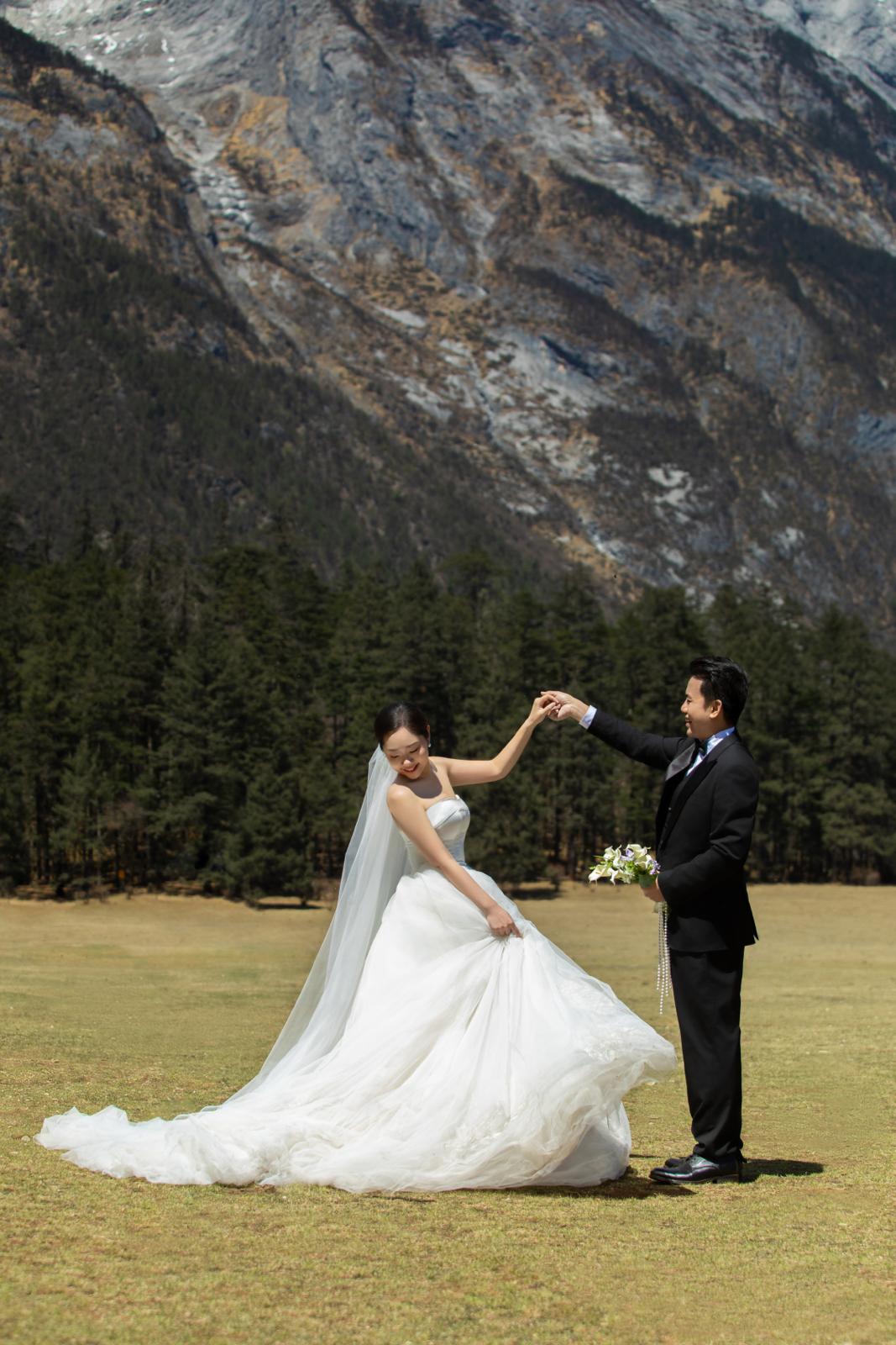 Teck Seng and Li Ting celebrating the proposal